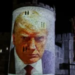 Protesta con imágenes de Trump y Epstein en el castillo de Windsor termina con cuatro detenidos - Foto: Captura de video