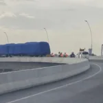 Al salir de la Sociedad Portuaria a las 4:10 de la madrugada, la caravana tomó la variante de La Cordialidad y la vía que lleva este mismo nombre, para luego desplazarse por la variante de Bayunca y salir a la Vía al Mar - Foto: Alcaldía de Bogotá