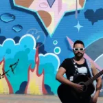 'Golpe de suerte' es el sencillo debut de Dan T, es una canción de amor que habla de lo afortunadas que son las personas que encuentran al amor de su vida - Foto: Dan T