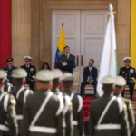Petro calificó la acción de Washington como un acto de subordinación histórica: “Aquí nos desarmaron”, afirmó, y exigió que Colombia sea respetada en su soberanía. Dijo además que esas armas debían ser suplidas por la seguridad nacional colombiana sin depender de donaciones externas - Foto: Presidencia