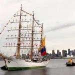 La majestuosa entrada DEL ARC Gloria estuvo acompañada por el Embajador de Colombia en Canadá, Carlos Arturo Morales López, autoridades civiles y militares y colombianos que viven en Canadá, quienes acudieron a la cita - Foto: Archivo Particular