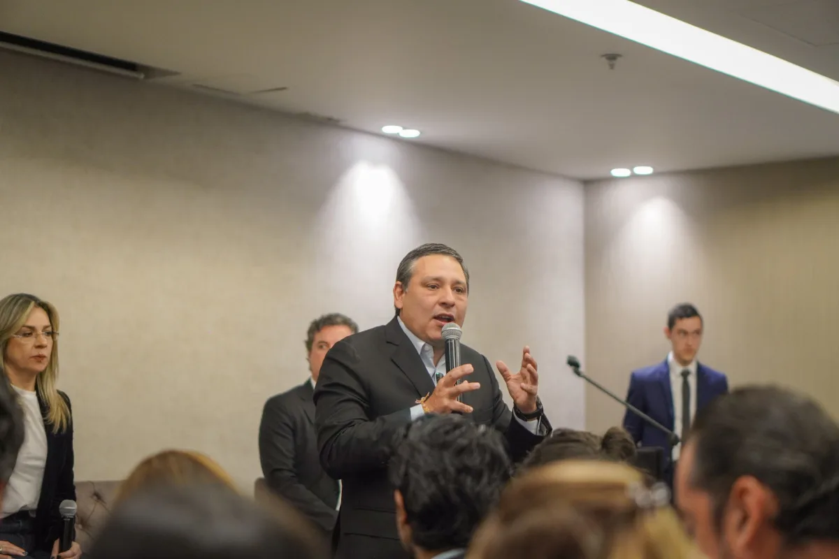 En su evaluación del momento, enfatizó la gravedad: “Nuestras relaciones internacionales con Estados Unidos están en el peor momento”, afirmó Lizcano. Agregó que la coyuntura supera antecedentes históricos y exige decisiones inmediatas - Foto: Prensa Mauricio Lizcano