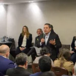 Lizcano advirtió sobre el riesgo para quienes operan el sistema de justicia: “hoy custodios del Inpec jueces y fiscales trabajan bajo fuego. Muchos de ellos hoy están siendo asesinados desde las cárceles porque las cárceles se han convertido en un verdadero centro de crimen”, afirmó - Foto: Prensa Mauricio Lizcano