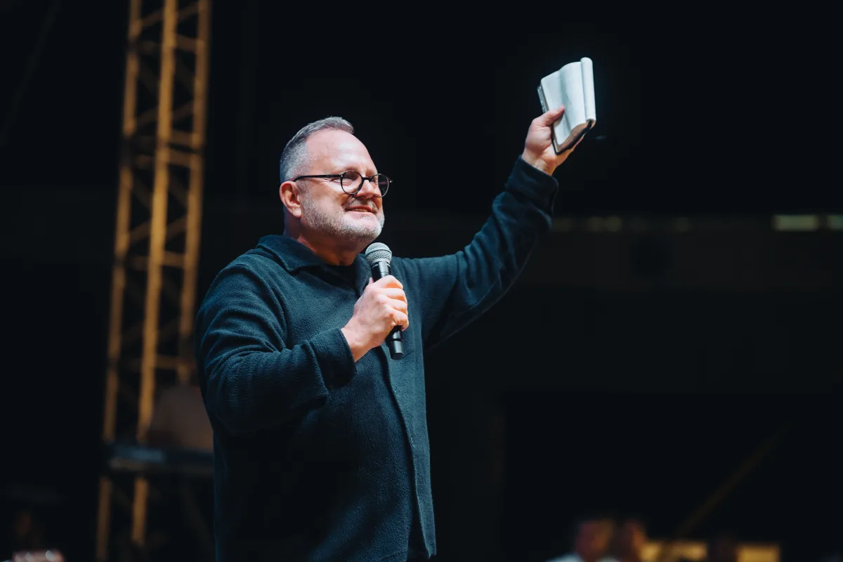 A lo largo de su carrera, Marcos Witt ha recibido cinco premios Latin Grammy, más de diez Premios Arpa y múltiples reconocimientos por su contribución a la música cristiana. Con más de 30 discos grabados y millones de copias vendidas, su legado trasciende fronteras, convirtiéndose en un embajador de esperanza y reconciliación - Foto: Breakfast Live