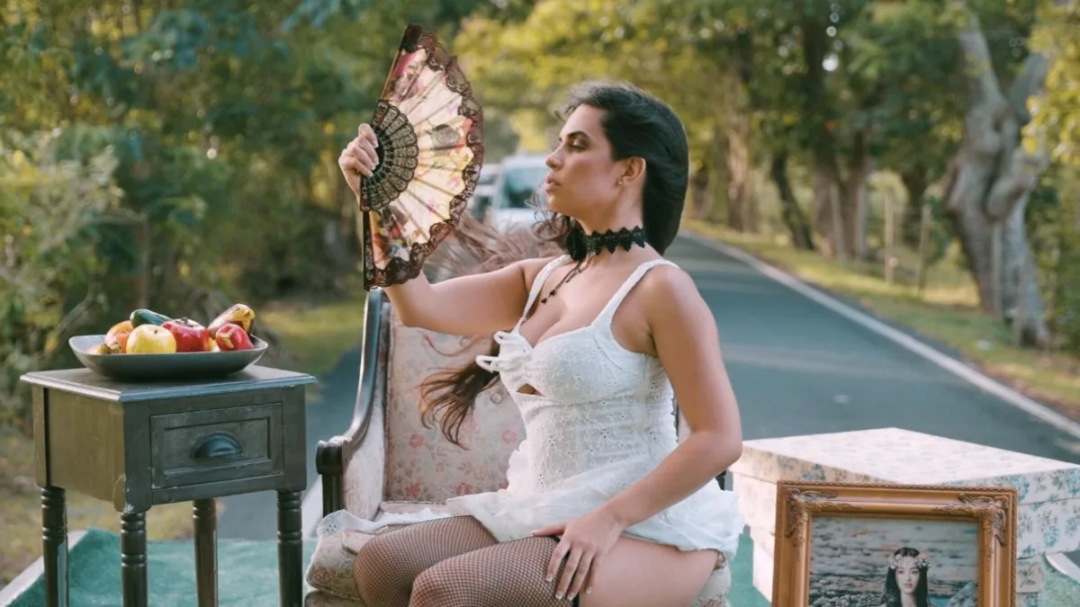 Fabiola Papi, con raíces en el Caribe y un oído puesto en la experimentación sonora, se ha consolidado como una de las voces emergentes más versátiles de la escena alternativa latina - Foto: Fabiola Papi