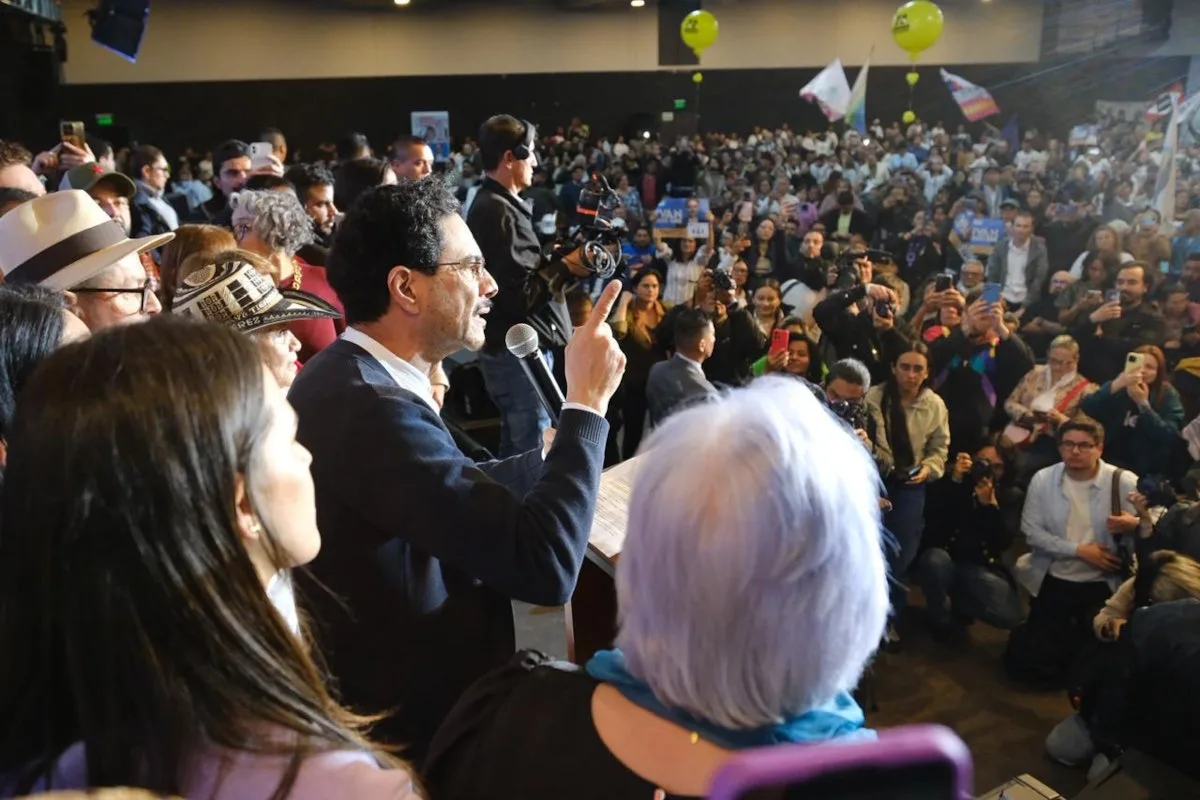 Iván Cepeda ha exigido garantías legales de que el ganador de la consulta del 26 de octubre podrá participar después en la de marzo - Foto: X/@IvanCepedaCast