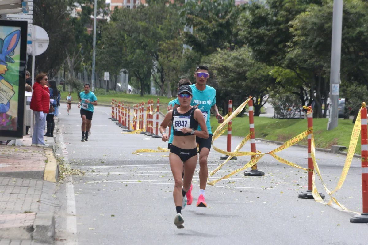 Los grandes ganadores fueron Carlos Sanmartín del equipo Under Armour en la rama masculina, y Catalina López, de la Liga de Cundinamarca en la rama femenina, con tiempos de 47:09 y 53: 23 respectivamente - Foto: Ronald Cano