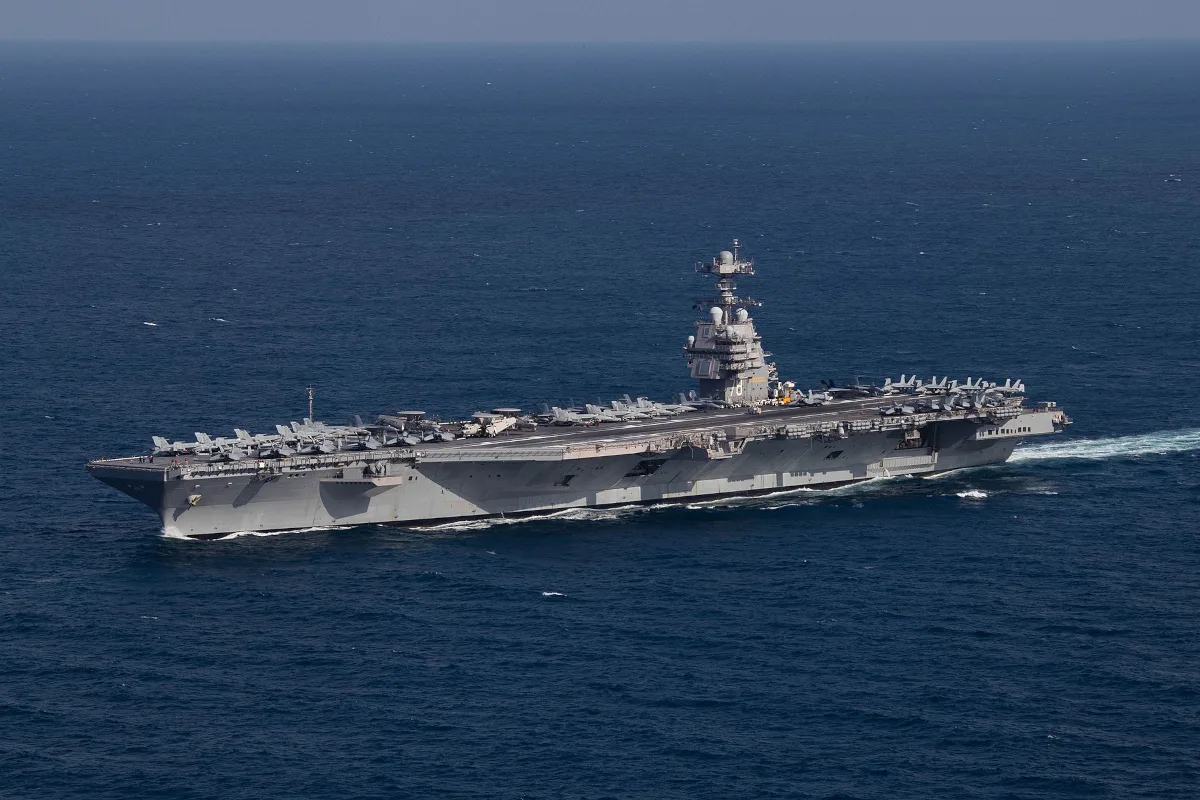 El despliegue del USS Gerald R. Ford en el Caribe, junto con la escalada militar venezolana y las amenazas estadounidenses a Colombia, reflejan una etapa de alta tensión en América Latina - Foto: U.S. Navy