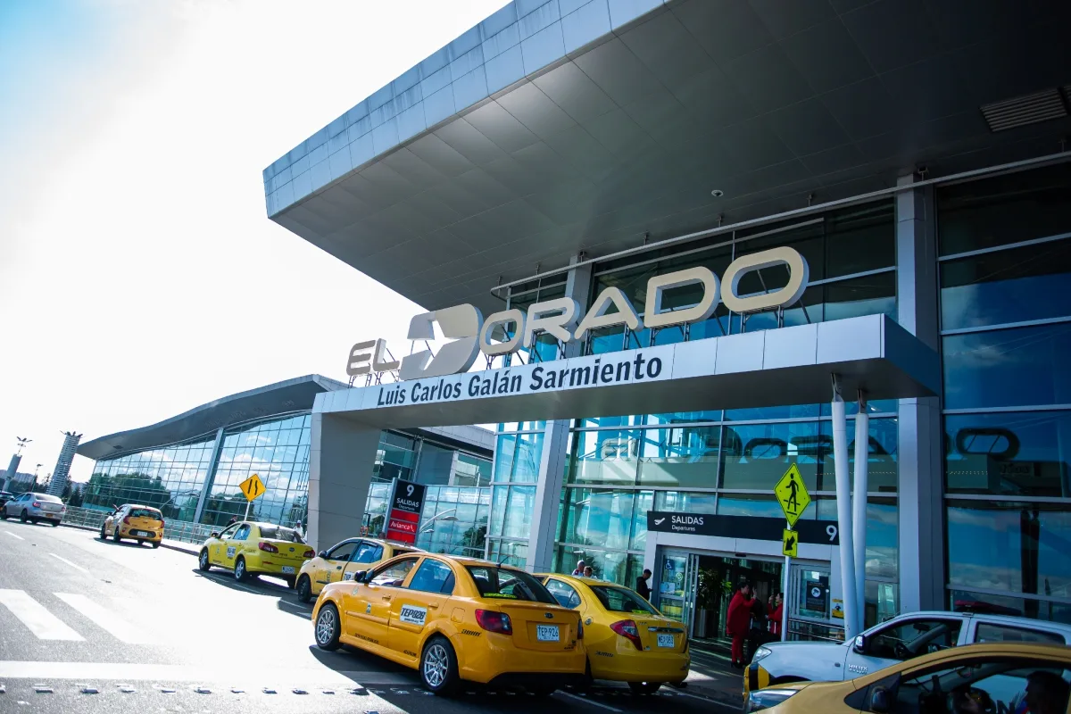 Aeropuerto El Dorado reducirá operaciones por trabajos de calibración en sus pistas durante octubre y noviembre - Foto: ANI