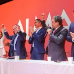 “Esta es una coalición que busca defender el centro político, hacer una política de las soluciones, que no busca más divisiones y que aspira a construir una tercera vía diferente a la derecha y a la izquierda”, afirmó el precandidato Mauricio Lizcano - Foto: Mauricio Lizcano