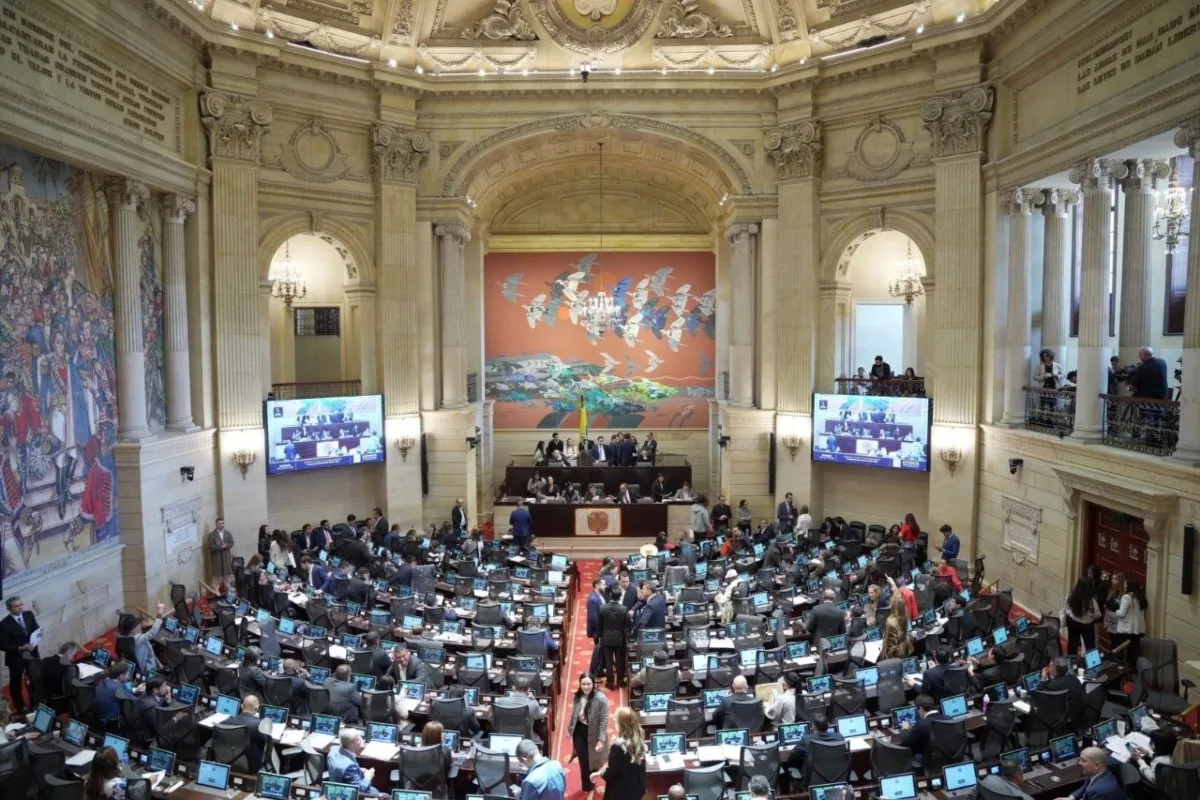 Cámara de Representantes aprueba presupuesto 2026 en medio de controversia por recortes a la Defensoría y aumento a la Presidencia - Foto: @CamaraColombia