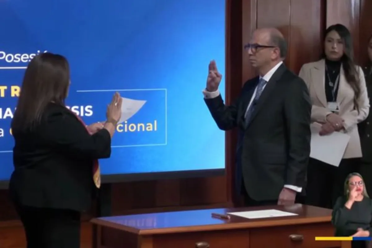 Carlos Camargo Assis tomó posesión como magistrado de la Corte Constitucional en medio de críticas y ausencias - Foto: Captura de video