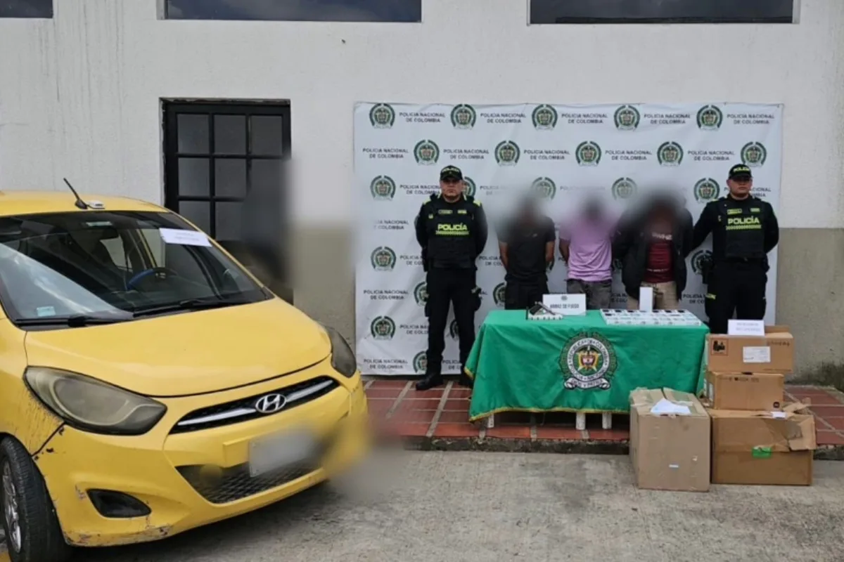 Policía captura a tres hombres en Bogotá tras persecución por robo de equipos tecnológicos - Foto: @PoliciaBogota