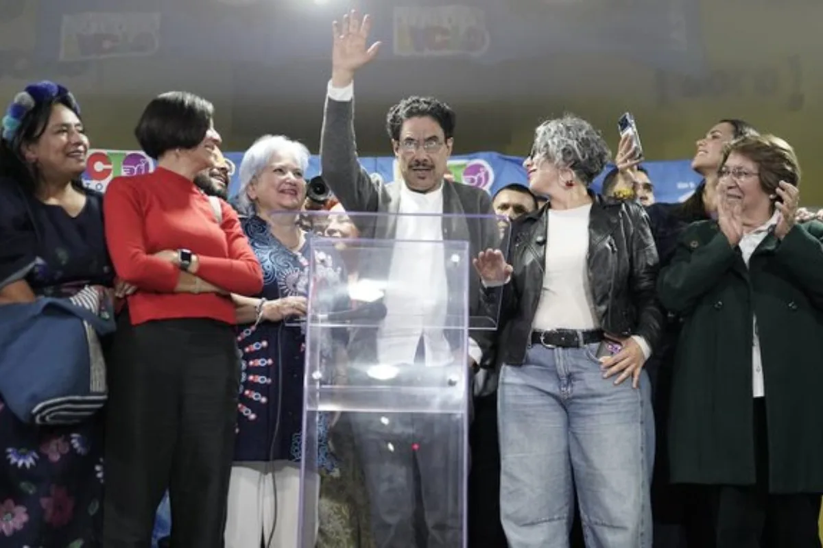 Iván Cepeda gana la consulta del Pacto Histórico y se consolida como figura de la izquierda colombiana rumbo a 2026 - Foto: @IvanCepedaCast