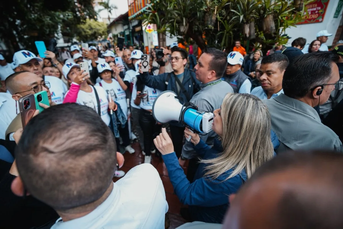 Cruce entre Vicky Dávila y el presidente Petro por colaboración con Fuerzas Armadas de Venezuela - Foto: @VickyDavilaH