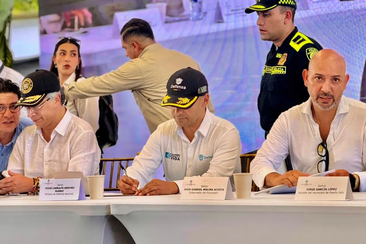 Gobierno inicia destrucción de 14 toneladas de material de guerra entregadas por la CNEB como gesto de paz en Putumayo - Foto: Cortesía