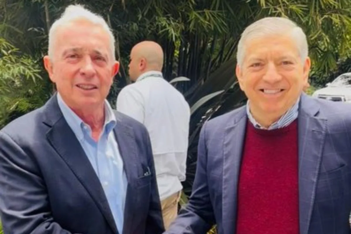Álvaro Uribe y César Gaviria reactivan negociaciones para conformar una gran coalición política rumbo a las elecciones de 2026 - Foto: Cortesía