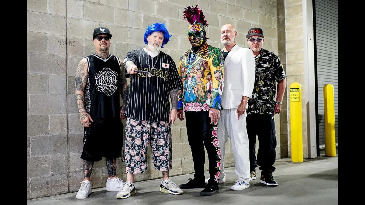 Cuando Limp Bizkit entre al escenario de El Campín este 5 de diciembre en LoserVille, no solo traerá sonido su pesado y presencia de banda: traerá la posibilidad de revivir lo que se sentía al tener 16, 17, 18 años creyendo que el mundo estaba contra ti, sintiendo que solo la música te entendía - Foto: Limp Biskit
