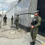 Atentado contra guardias del Inpec frente a La Modelo deja un muerto y dos heridos en Bogotá - Foto: Redes sociales