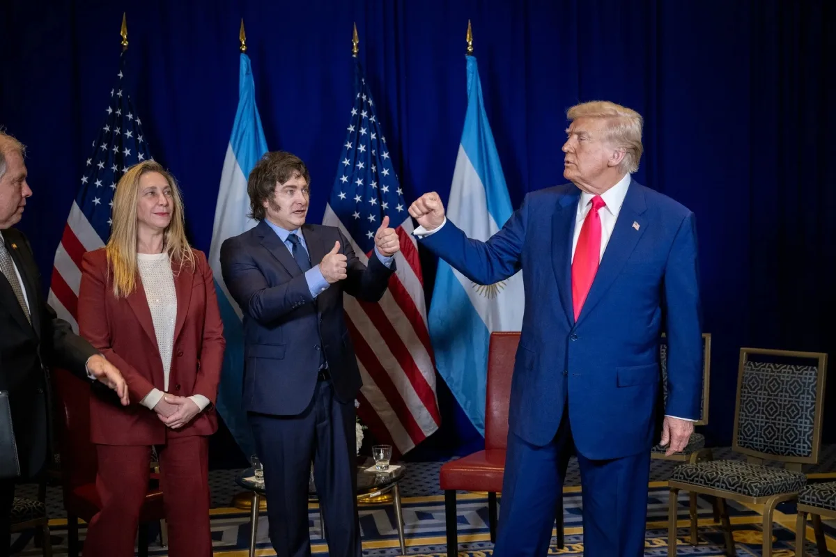 Trump felicita a Milei por su “aplastante victoria” en las legislativas argentinas y destaca el respaldo de Washington - Foto: Redes sociales