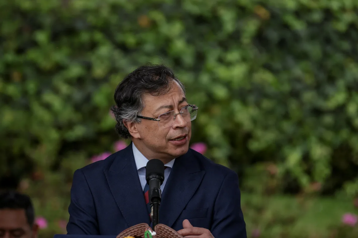 El jefe de Estado aseguró que “las versiones de supuestos informes de inteligencia sobre Huertas y Wimer son falsas". Además, afirmó que se trata de un intento de “purgar a las personas que me han ayudado a identificar oficiales del Ejército corruptos" - Foto: Presidencia