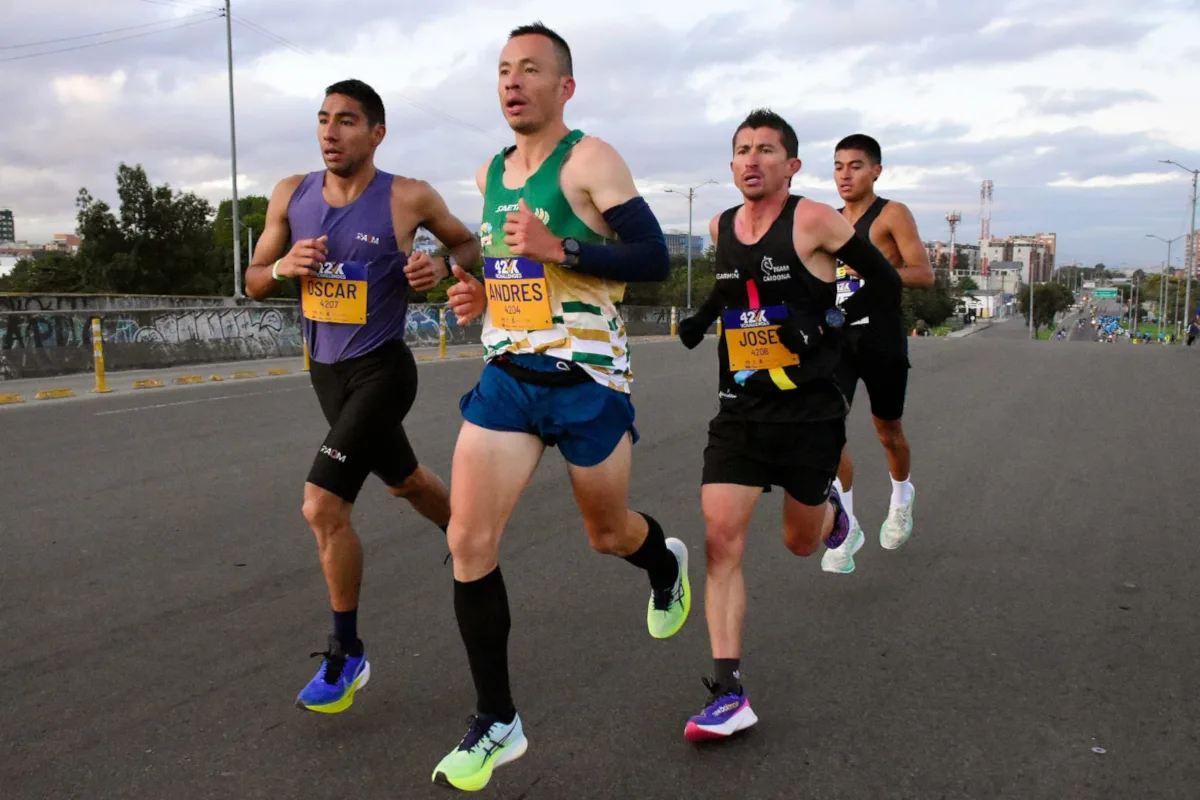 En 2024 este evento rompió todos los paradigmas existentes sobre correr una maratón en Bogotá, es por ello que en 2025 continuará siendo una maratón Boston Qualifier y un evento significativo para la capital, el cual dejó cerca de 170 corredores con registro de clasificación para la Maratón de Boston 2026 - Foto: VChallenges