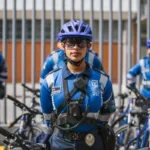 El nuevo equipo de agentes en bicicleta que estarán en calle identificados con su placa y su bodycam para garantizar total transparencia en los procedimientos - Foto: Secretaría de Movilidad