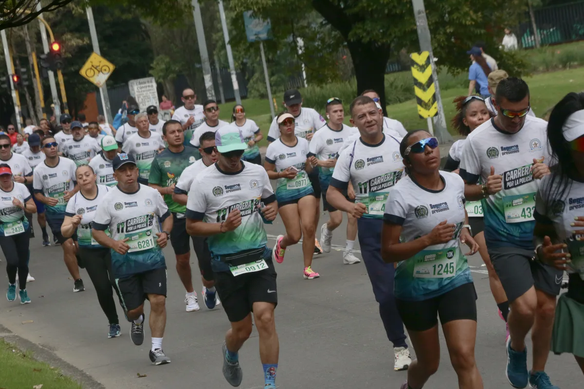 Este año, la válida realizada en Bogotá contó con la participación del alcalde de Bogotá, Carlos Fernando Galán; que junto a más de 6.800 personas tomó la partida desde la plaza de los Héroes Caídos en la Avenida El Dorado - Foto: Ronald Cano