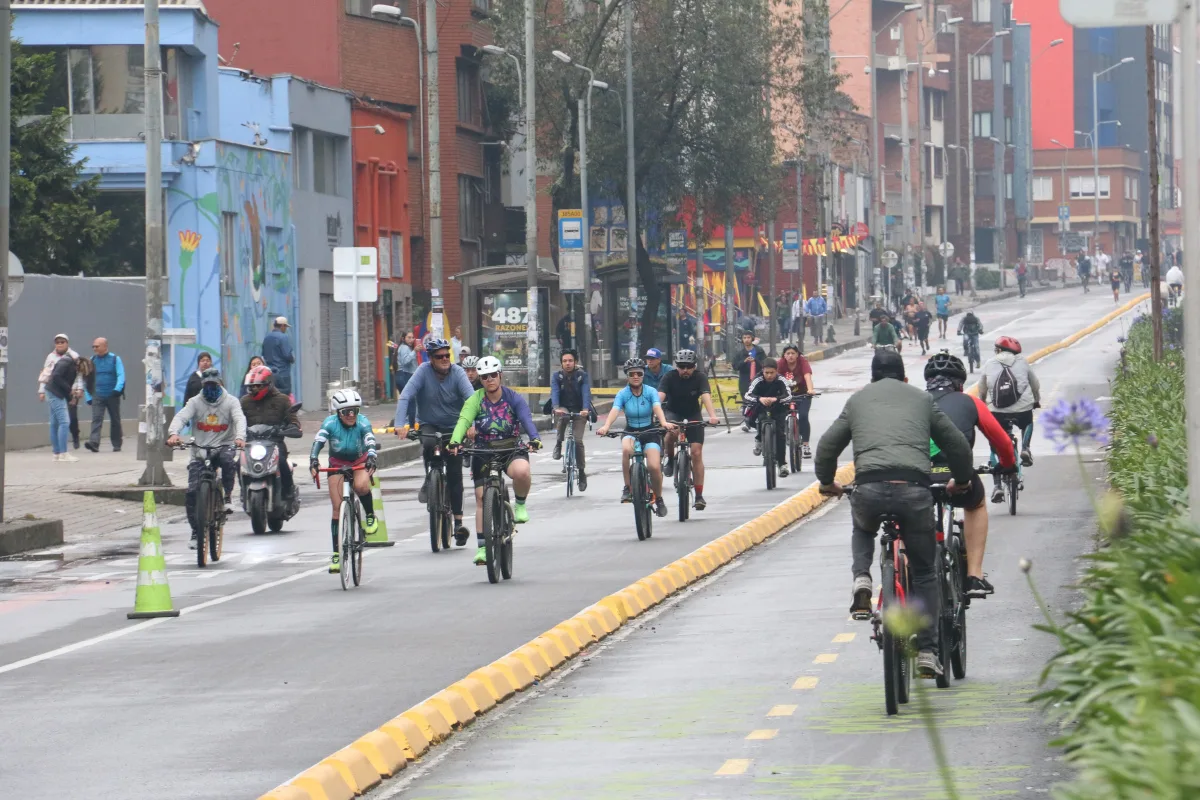 En lo corrido de 2025, la Ciclovía ha desarrollado 60 jornadas dominicales y festivas, con un promedio de 1.813.367 trayectos por jornada, consolidándose como uno de los programas de recreación activa más relevantes del planeta - Foto: Mauricio Vanegas