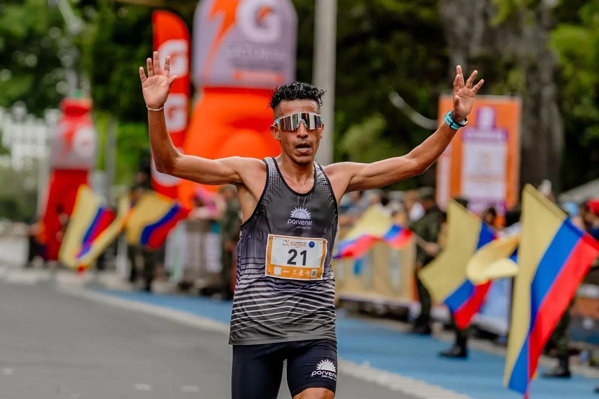Por su parte, Mauricio González busca una importante figuración en la Media Maratón del Cauca. El bogotano viene de realizar un registro de 1 hora, 03 minutos y 42 segundos, en el municipio de Montería (Córdoba), en un reto extra competitivo que buscaba superar el mejor registro realizado por un colombiano en suelo nacional, el cual ostenta Juan Carlos Gutiérrez (1:02:53 – Medellín 1997) - Foto: Equipo Porvenir