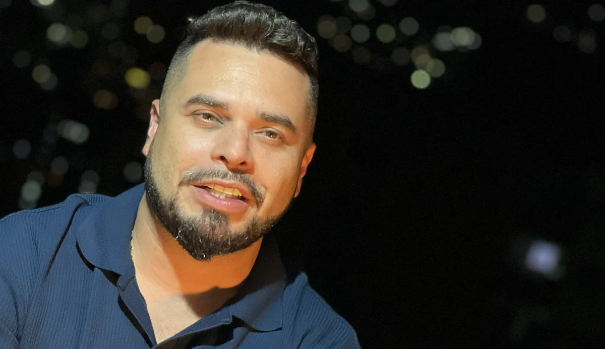 “Para mí es un orgullo llevar la música popular a nuevos escenarios digitales. Entrar a KICK no solo es un logro personal, sino una oportunidad para que nuestro género siga expandiéndose y conquistando nuevas generaciones”, expresó Julián López - Foto: Julián López