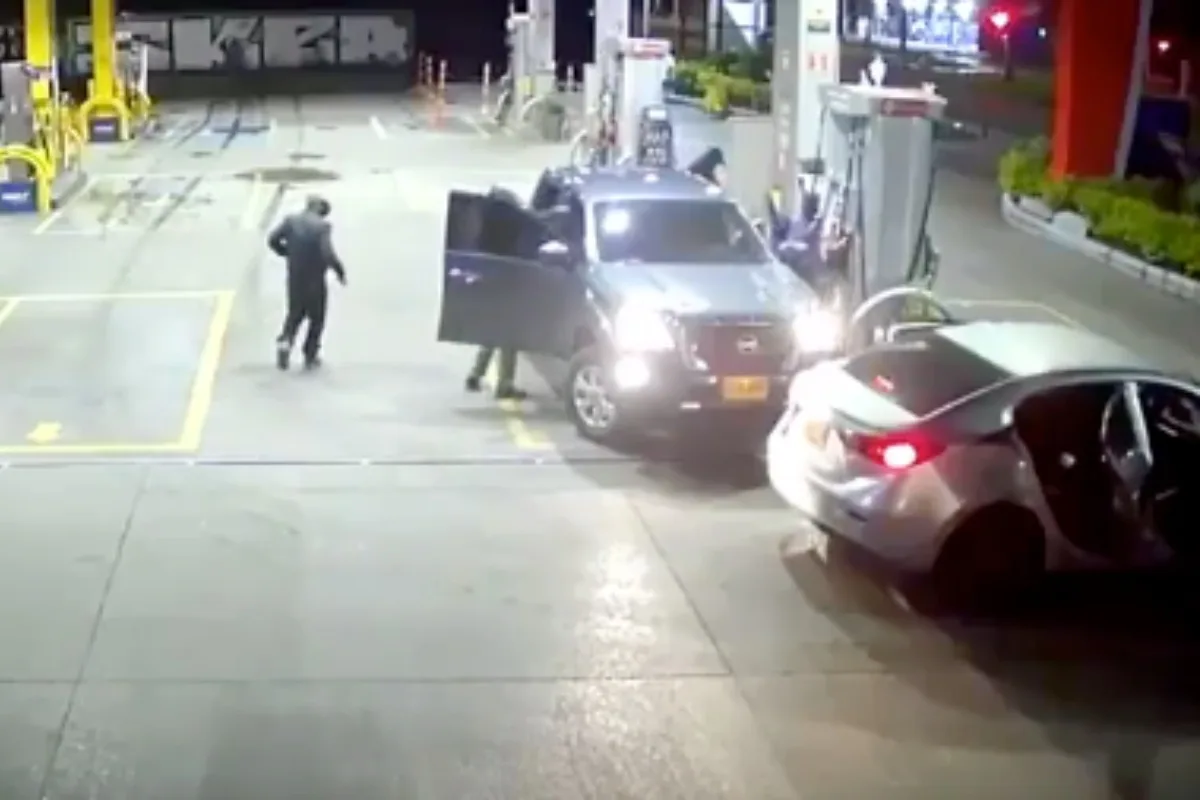 Asalto relámpago en estación de servicio de Bogotá desata alarma por inseguridad nocturna - Foto: Captura de video