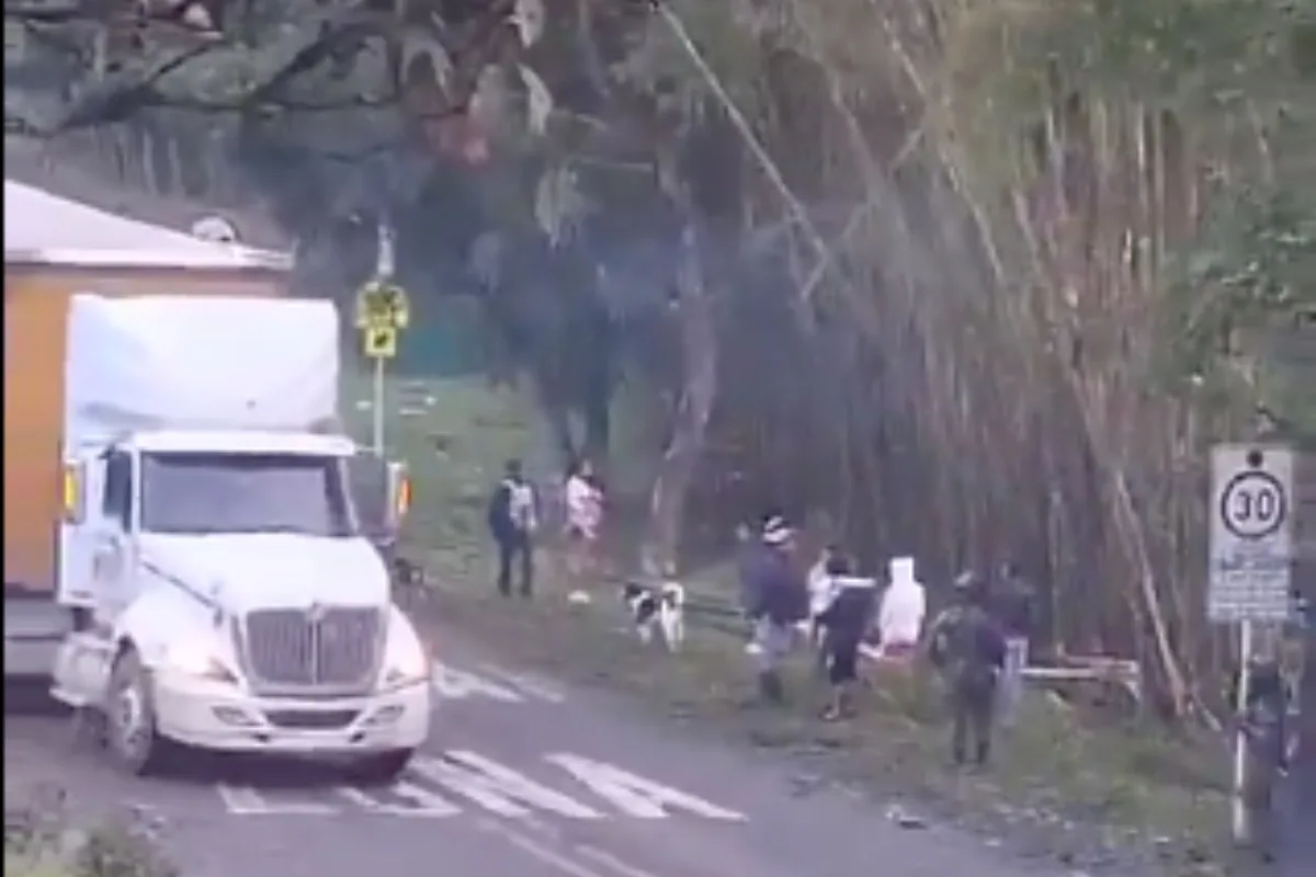 Explosión de carrobomba en la vía Panamericana deja un muerto y coincide con ataque armado contra el senador Temístocles Ortega - Foto: Captura de video