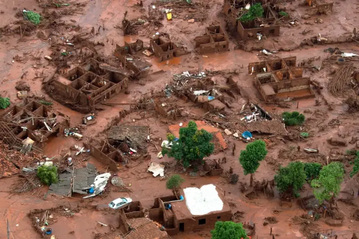 Tribunal británico declara a BHP responsable del colapso de represa en Mariana y abre camino a millonaria indemnización por el mayor desastre ambiental de Brasil - Foto: DW