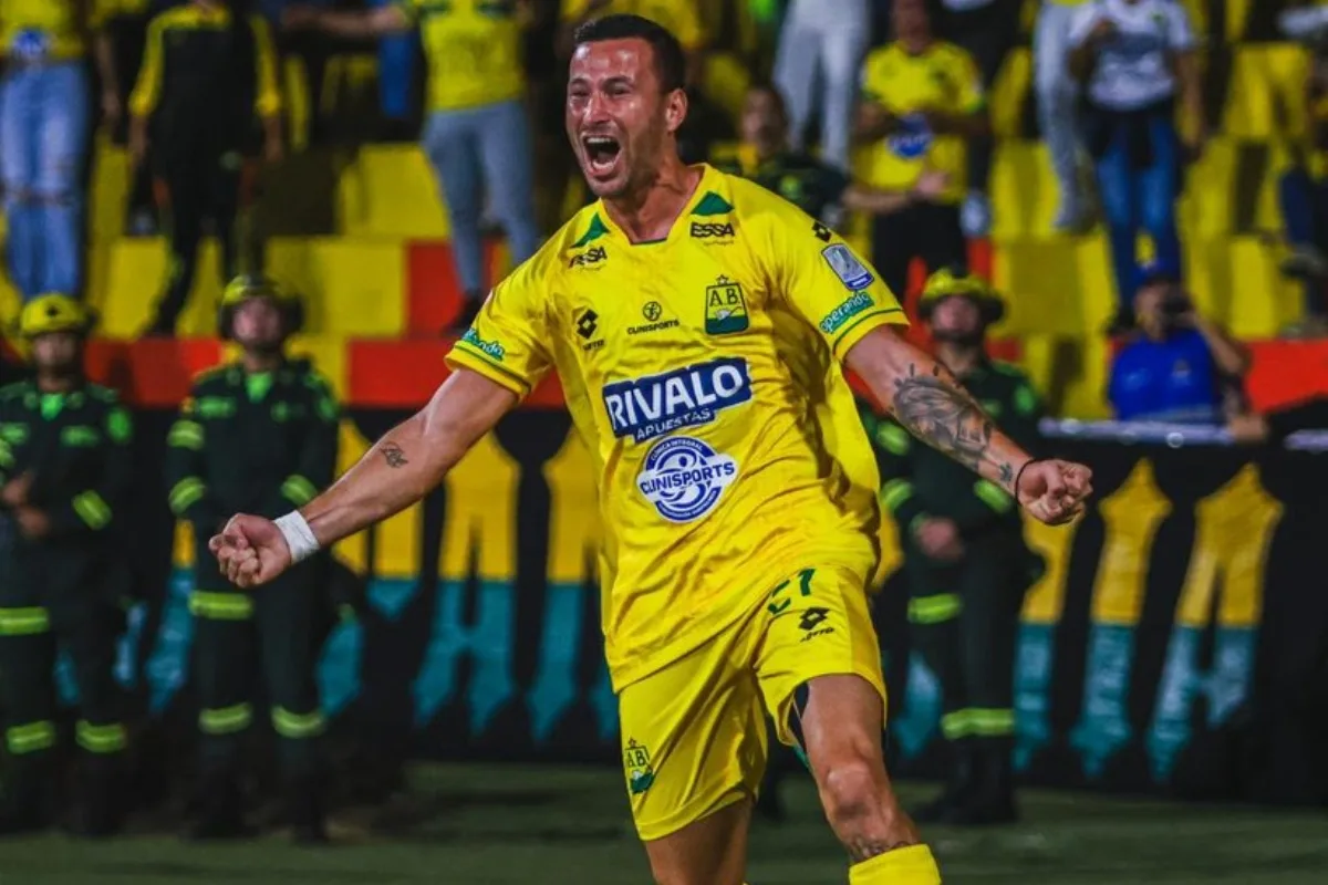 Bucaramanga pega primero: victoria sólida ante Santa Fe en el arranque de los cuadrangulares de la Liga BetPlay - Foto: @ABucaramanga