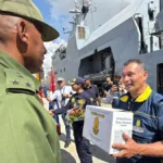 A bordo del buque ARC Victoria viajaban 54 toneladas de carga seca, entre kits de alimentos, aseo, toldillos y leche UHT, así como 56.000 galones de carga líquida, distribuidos en diésel, gasolina y agua - Foto: UNGRD