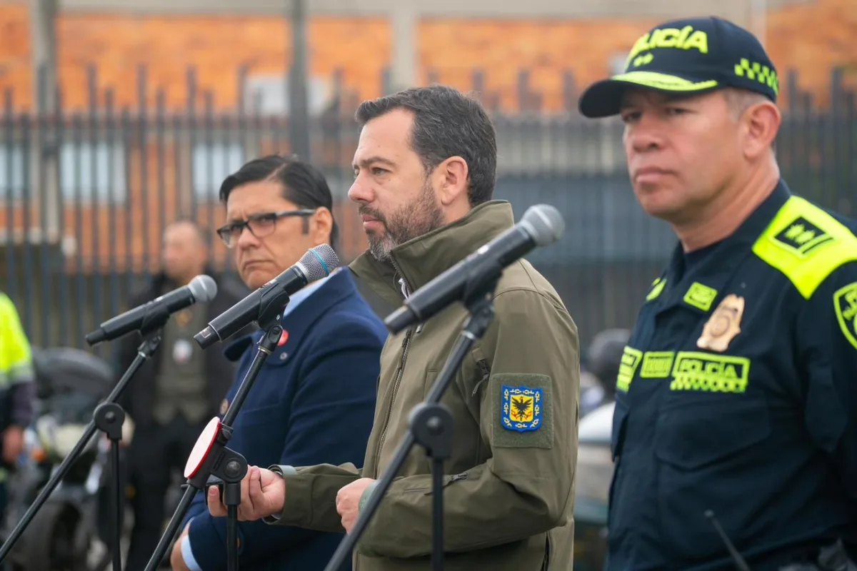 Cae la ‘banda del carro rojo’ en Bogotá: siete capturados y tres vehículos recuperados en operativo nocturno - Foto: Cortesía