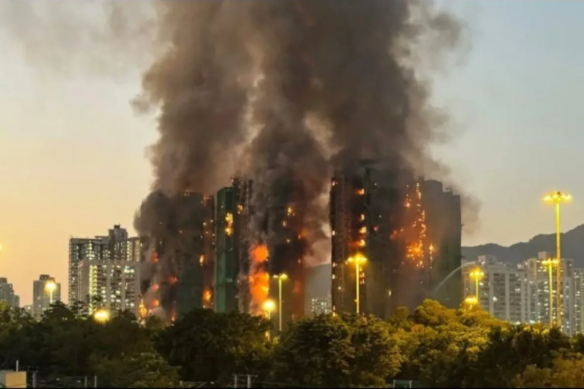 Tragedia en Hong Kong: incendio masivo en complejo residencial deja 65 muertos, 279 desaparecidos y desata una investigación sin precedentes - Foto: Captura de video