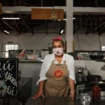 Luz Dary Cogollo, con más de 15 años de compartir sus delicias gastronómicas en la Plaza Distrital de Mercado de La Perseverancia, ha sido reconocida entre las 50 mejores cocineras del mundo, por Best Chief Milan 2025 - Foto: Alcaldía de Bogotá