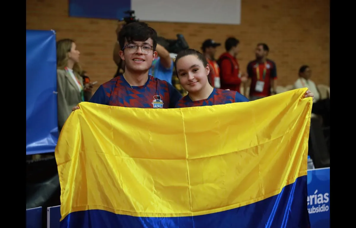 Julián Chinchilla (izq.), ganó hace 2 años en Bogotá con Jessica Alzate, el oro en dobles mixtos en paratenis de mesa. Ahora quiere repetir título - Foto IDRD
