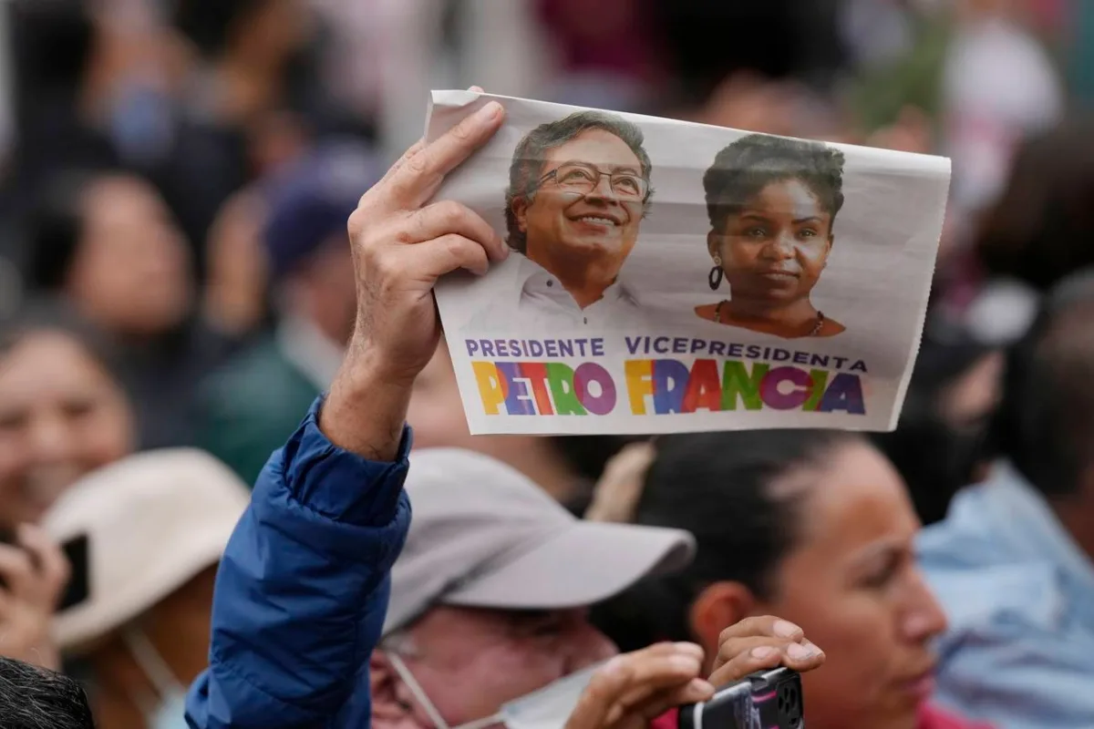 CNE sanciona a la campaña Petro Presidente por exceder topes electorales y envía el caso a Fiscalía y Comisión de Acusación - Foto: Archivo Particular