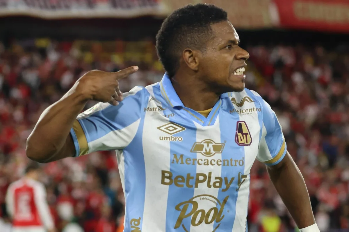 Deportes Tolima golpea temprano, resiste con 10 jugadores y derrota a Santa Fe en El Campín - Foto: @cdtolima