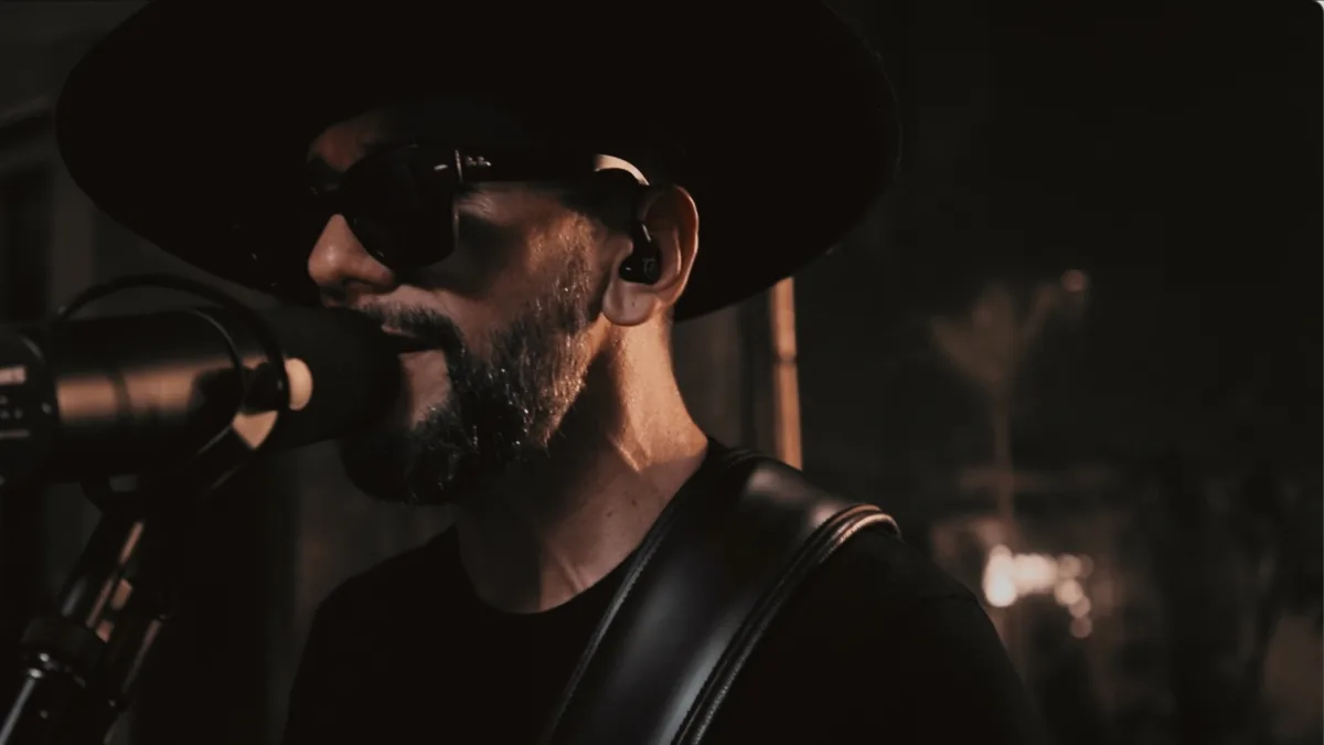 El 'Live Session Desde las Flores' incluye cuatro canciones y está siendo presentado 'track por track' en el Canal de Youtube oficial del artista - Foto: Bobby Zaga