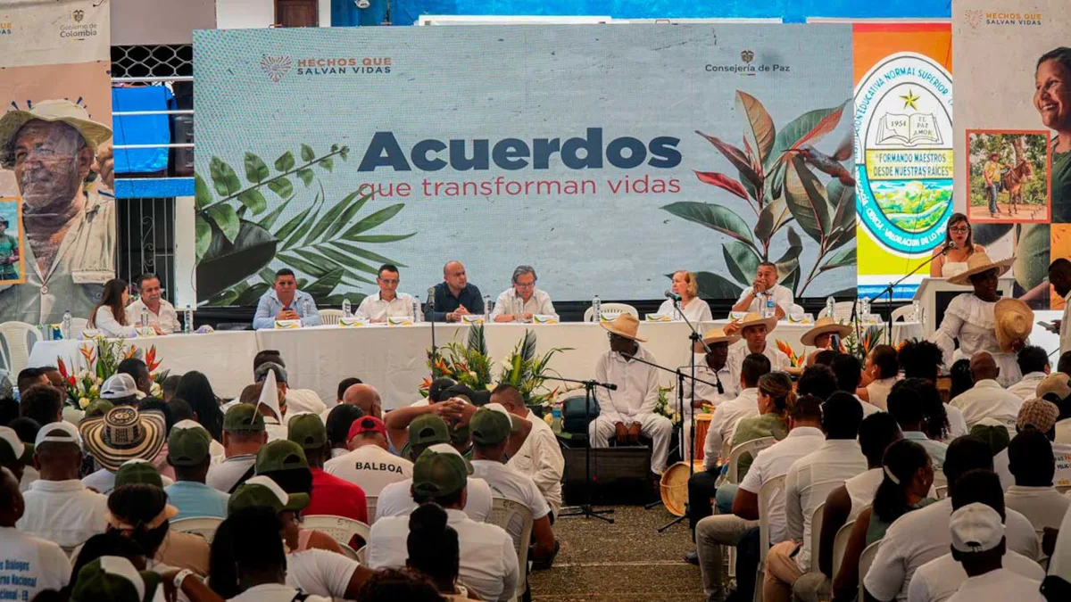 Los acuerdos fueron firmados por el Gobierno: el jefe negociador, Armando Novoa; Parmenio Cuéllar y Gloria Arias; por la Coordinadora, el jefe negociador Walter Mendoza, Andrés Guerrero, Andrés Rojas, Bladimir, Henry Quiñónez e Iván Patía, entre otros - Foto: Consejería Comisionada de Paz