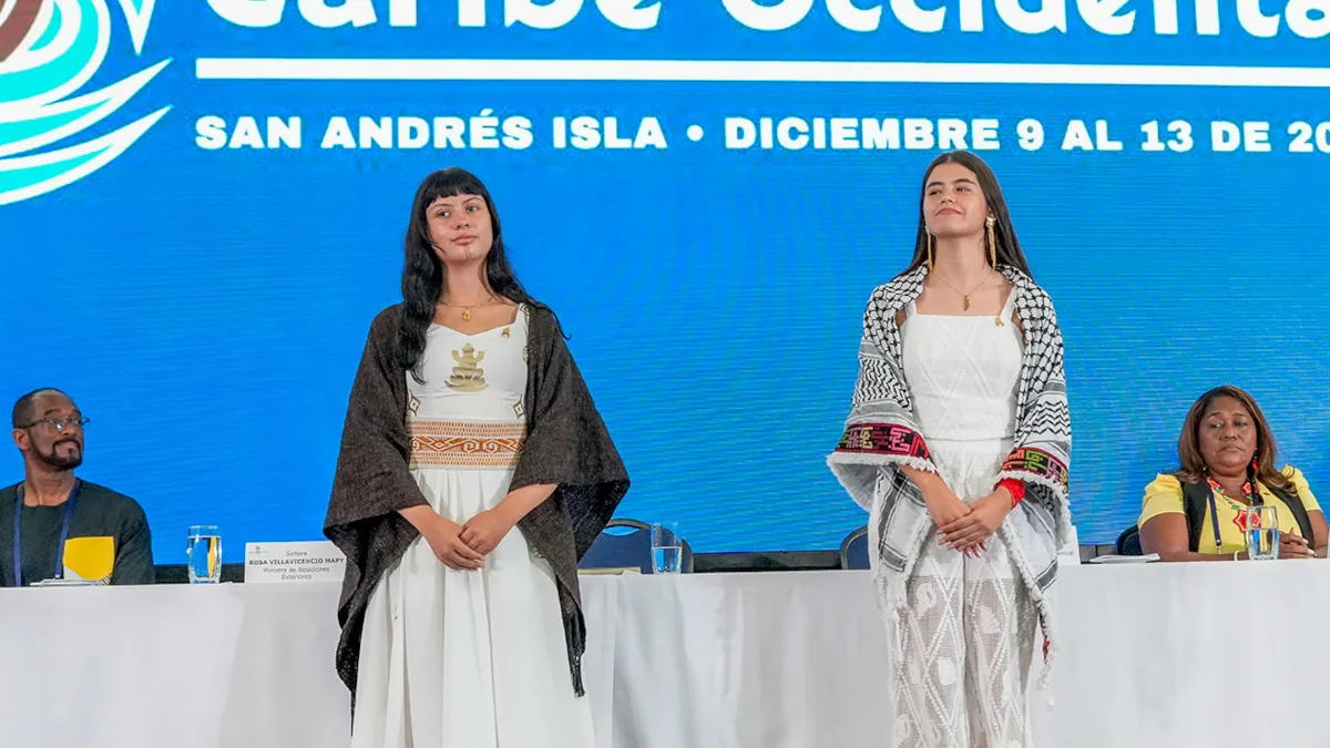 La condecoración fue entregada por el presidente a las jóvenes colombianas Luna Valentina Barreto y Manuela Bedoya Jaramillo, y otorgada en ausencia a los ciudadanos palestinos Ayah Sabry Mahmod Abutaqiya, periodista en Gaza; Mohamed Abu Salmiya, director general del complejo médico Al-Shifa en Gaza; Mahmoud Zaiter, artista, y Mohamed Al-Daalasa, cuidador de niños - Foto: Presidencia