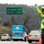 El Ministerio de Transporte proyecta la circulación de más de 4 millones de vehículos, lo que convierte esta fecha en uno de los picos de movilidad más altos del año, y refuerza la necesidad de mantener controles estrictos y presencia permanente en las vías - Foto: Gobernación de Cundinamarca