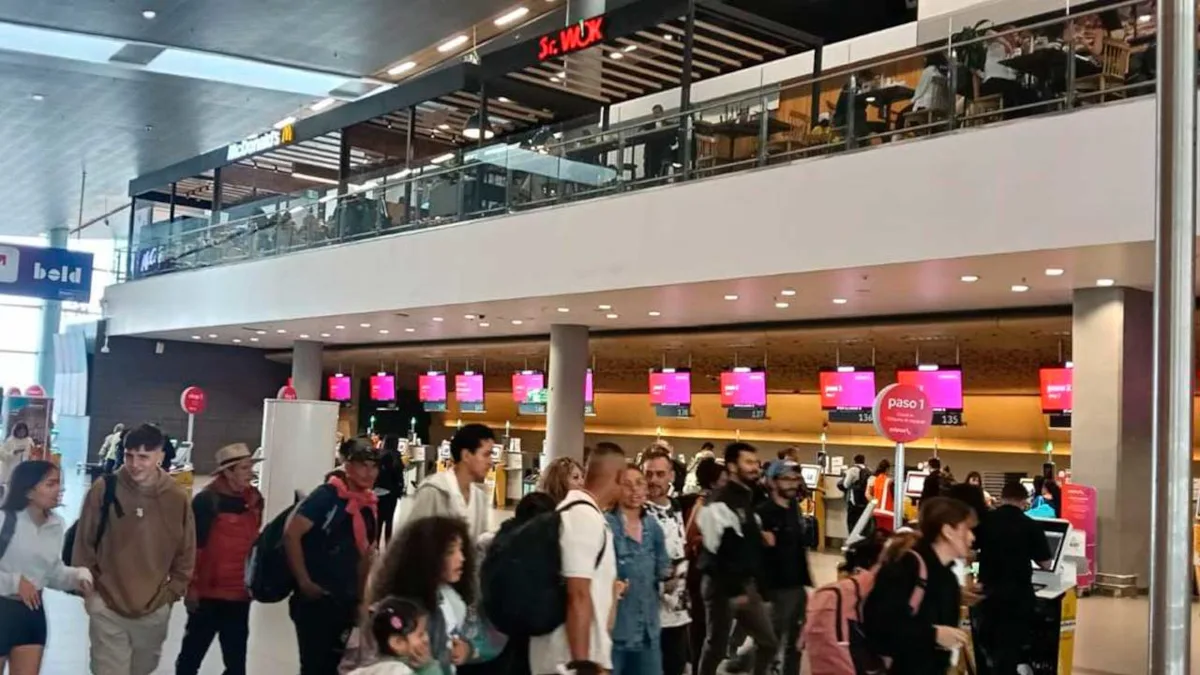 “Estamos frente a una de las temporadas de mayor movilidad del año. Millones de pasajeros y vehículos se están desplazando por tierra, aire y carretera, y desde el ministerio estamos preparados para acompañar esta operación y proteger la vida y los derechos de los usuarios”, afirmó la ministra María Fernanda Rojas - Foto: Ministerio de Transporte