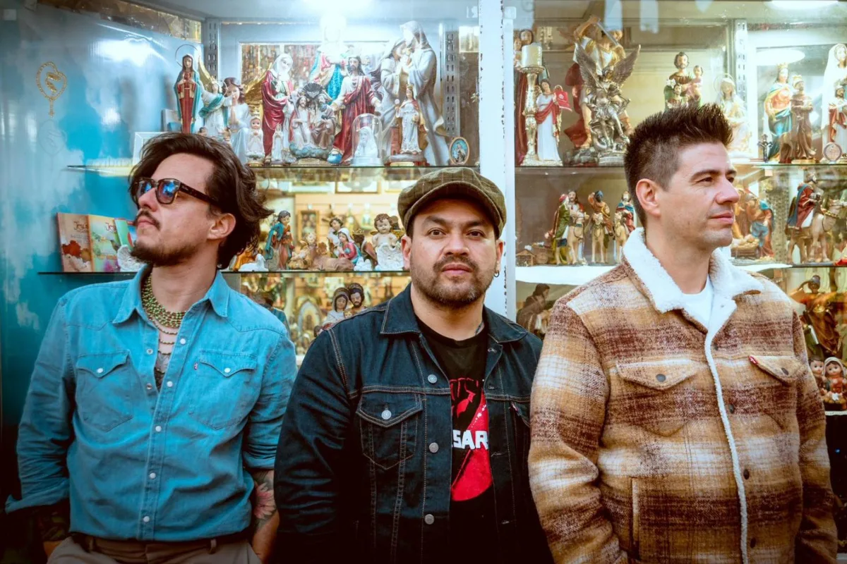 Con versos en inglés y un coro en español, "Somos del Mundo" fusiona culturas y sonoridades para transmitir un mensaje universal: la humanidad como un solo corazón - Foto: Radio Jaguar