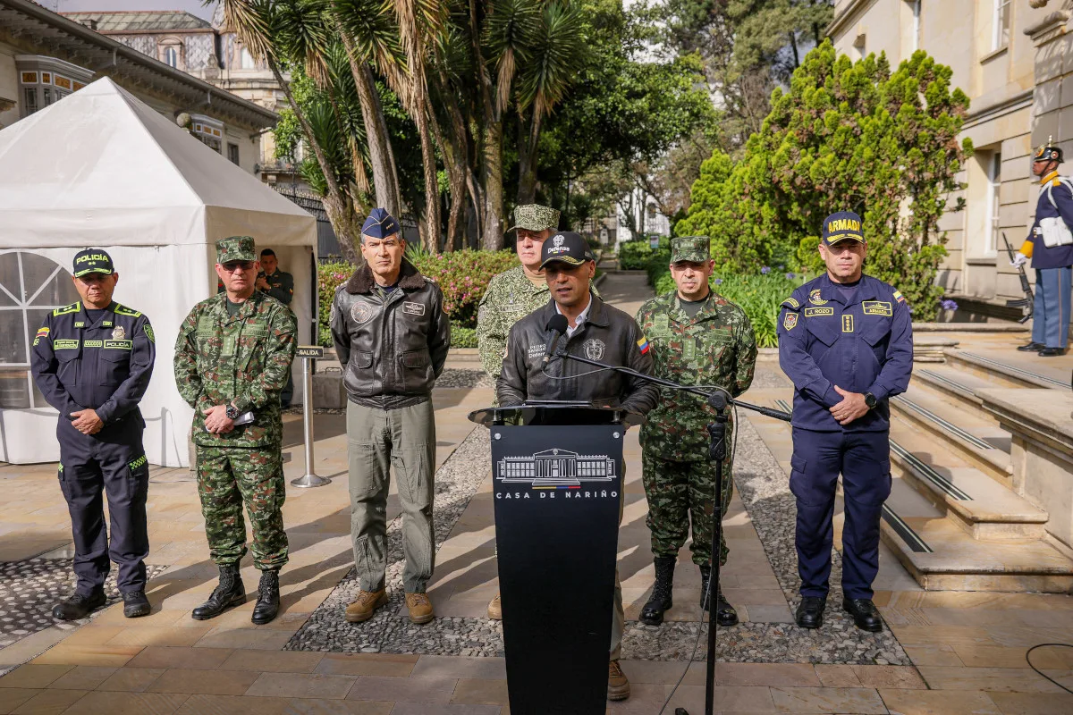 En su agradecimiento a la cúpula saliente, el presidente indicó “bajo su liderazgo, influyeron en que en 2025 se haya logrado el récord histórico en incautación de cocaína. Se calcula que alcancemos las 1.000 toneladas incautadas, lo que equivaldría a más de 12.000 millones de dosis que no llegarán a los países consumidores. También incrementaron la ofensiva frente al año anterior en un 27% y lograron la neutralización de más de 4.400 integrantes de los más peligrosos carteles del narcotráfico" - Foto: Presidencia