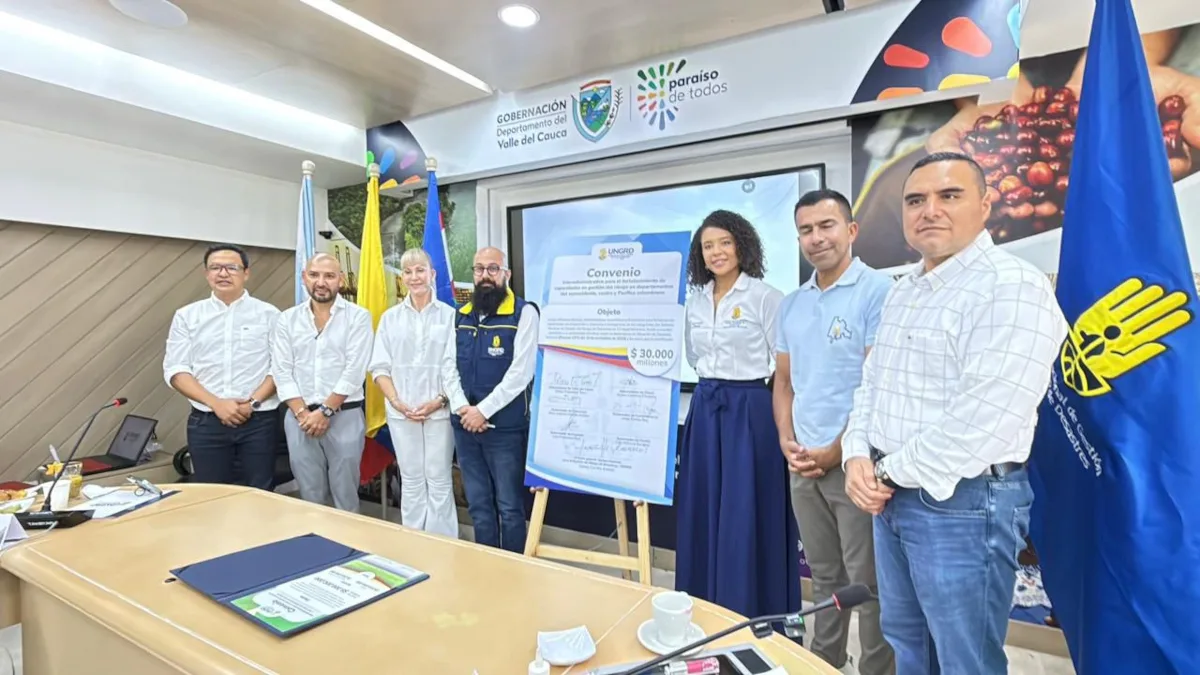 Los convenios permitirán entregar camiones de bomberos, camionetas 4x4, botes, kits de comunicaciones y herramientas especializadas para la atención de incendios, inundaciones y movimientos en masa - Foto: UNGRD